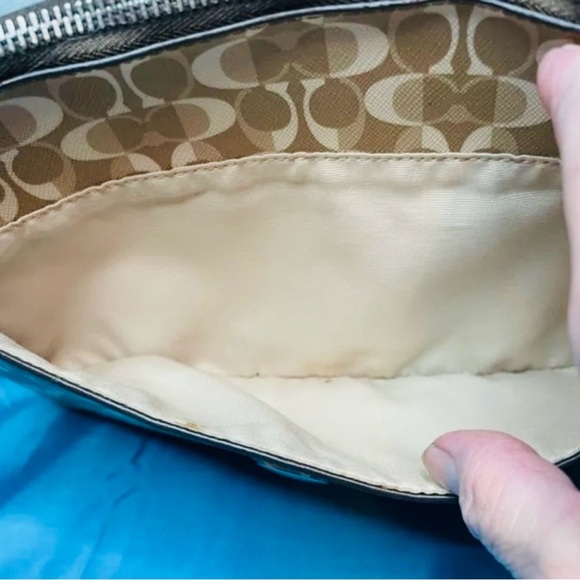 Coach Beige and White “Peyton Dream” Signature Shoulder Bag EUC - Picture 3 of 8